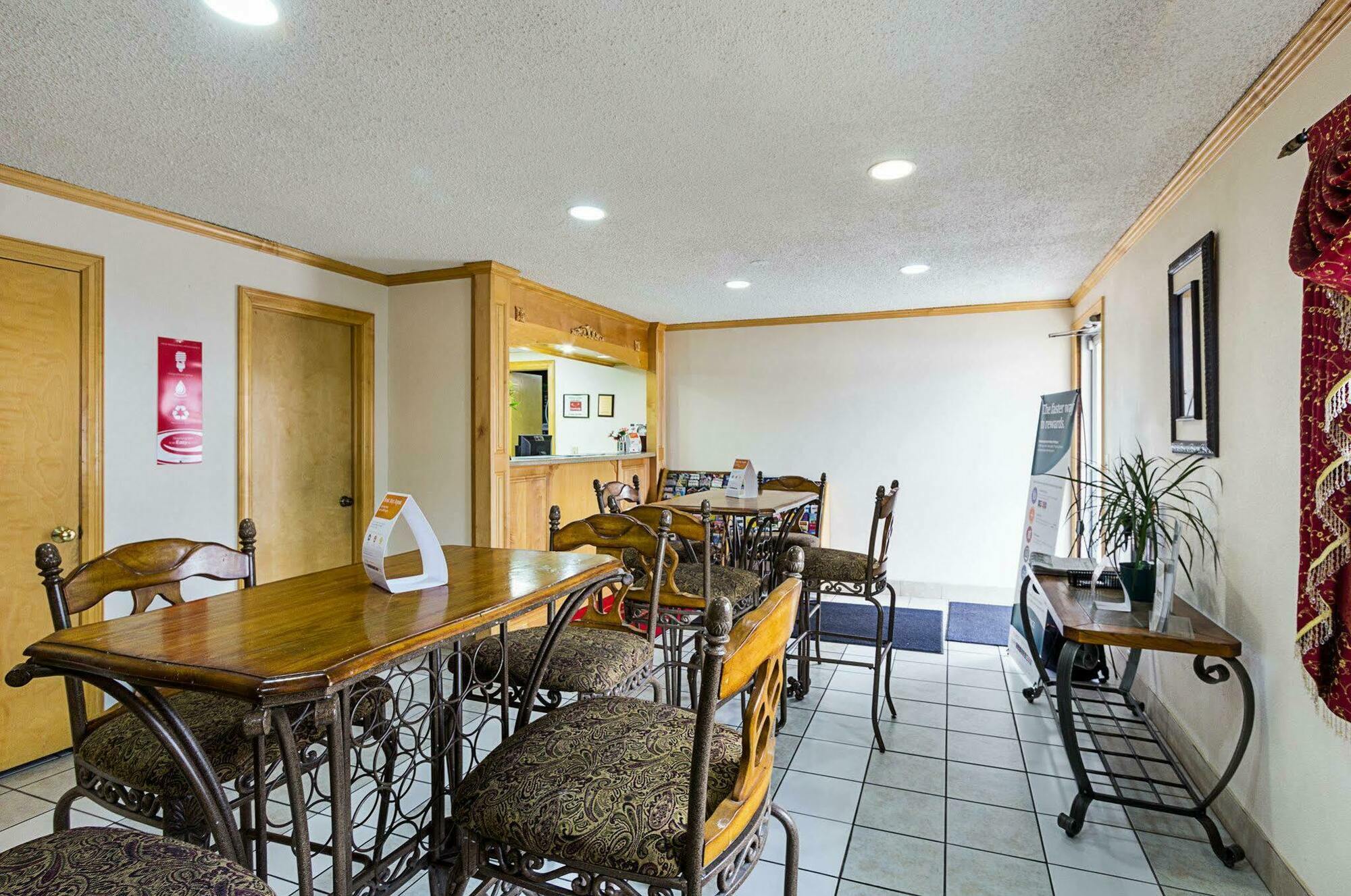 Rodeway Inn West Dodge 奥马哈 外观 照片