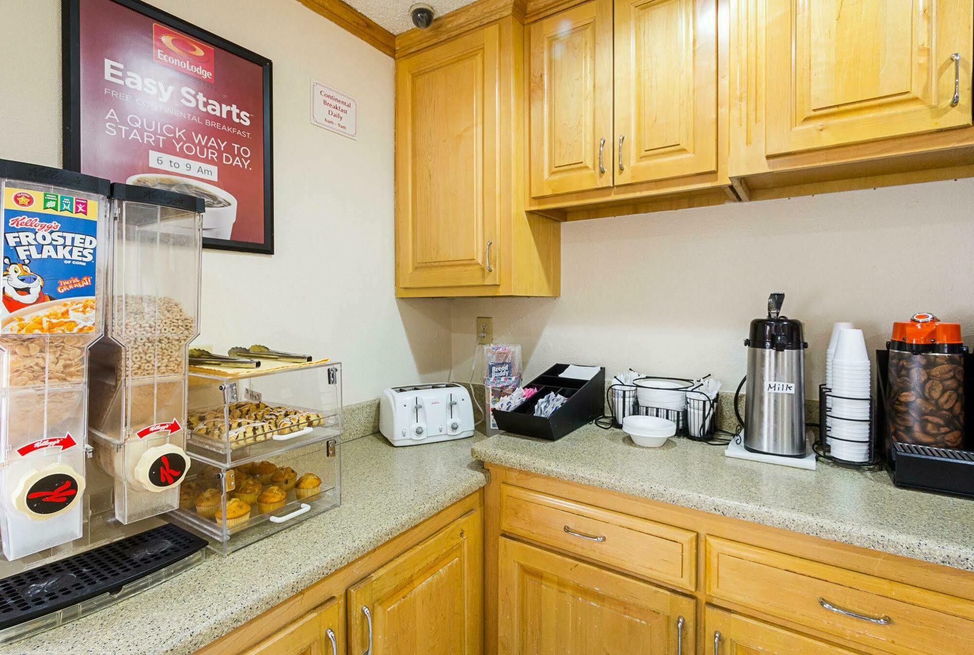 Rodeway Inn West Dodge 奥马哈 外观 照片