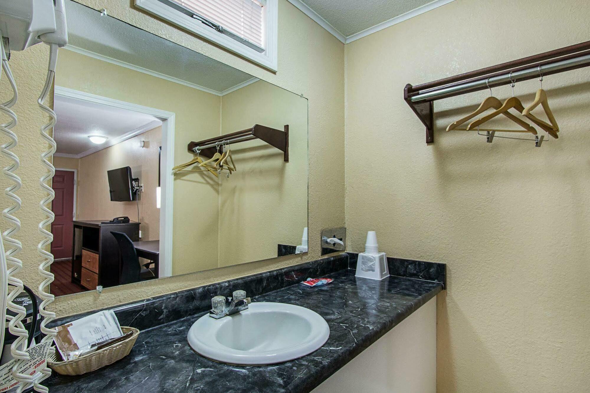 Rodeway Inn West Dodge 奥马哈 外观 照片